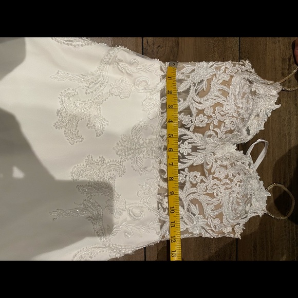 WEDDING DRESS - Picture 9 of 15